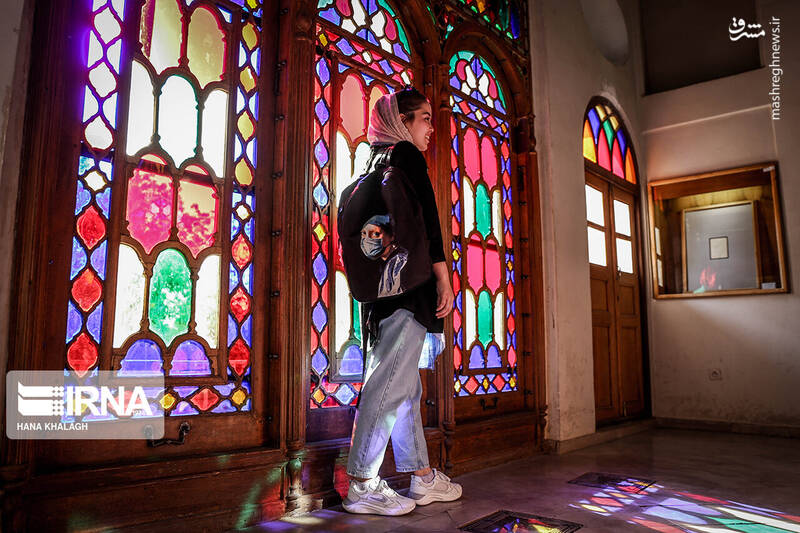 عکس/ بازدید گردشگری خارجی از اماکن تاریخی قزوین