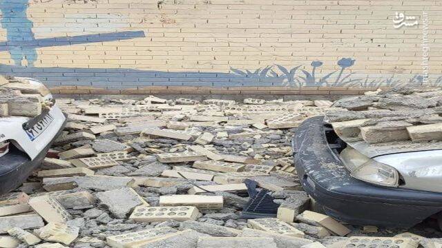 فوت یک زن بر اثر ریزش دیوار ورزشگاه در اصفهان +عکس