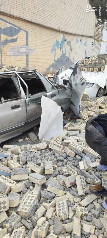 فوت یک زن بر اثر ریزش دیوار ورزشگاه در اصفهان +عکس