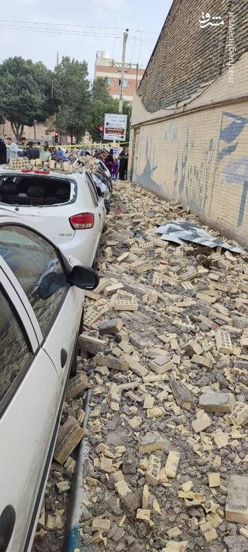 فوت یک زن بر اثر ریزش دیوار ورزشگاه در اصفهان +عکس