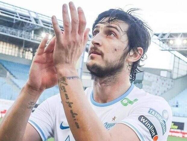 از تصمیم باشگاه زنیت شوکه شدم / در خانهام با لورکوزن قرارداد بستم! 4