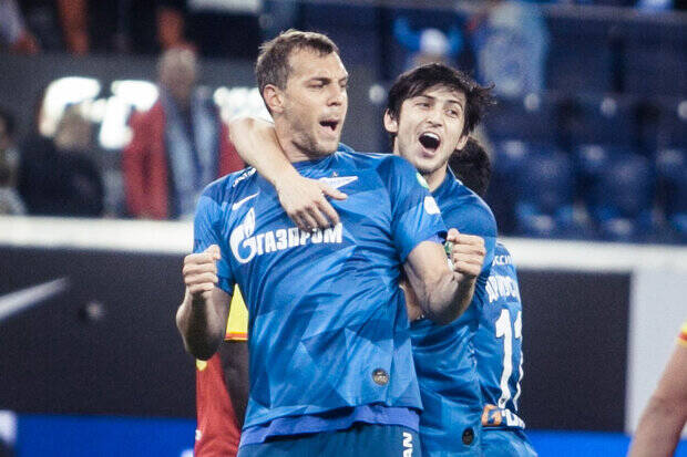 از تصمیم باشگاه زنیت شوکه شدم / در خانهام با لورکوزن قرارداد بستم! 6