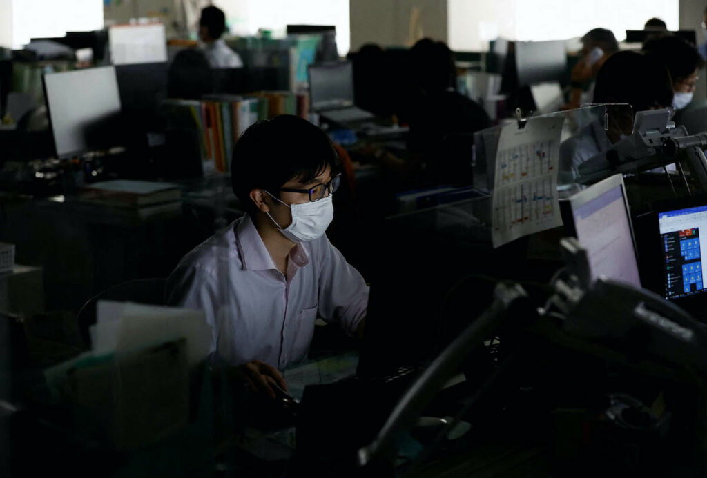 رونمایی از جعبههای عمودی برای خواب کارمندان! +عکس