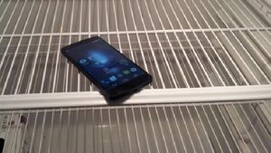 موبایل خود را در یخچال نگذارید!/ چند راه علمی برای خنک کردن گوشی در گرما