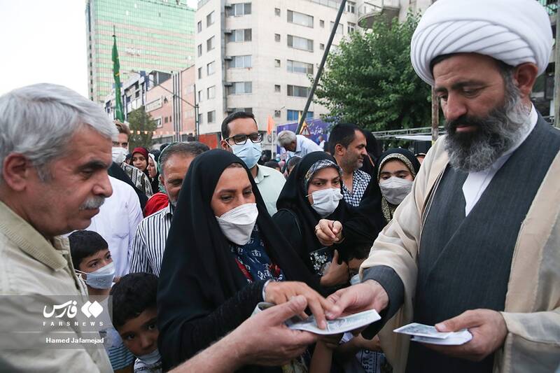 بستن سربند علی ولی الله در حاشیه مهمانی 10 کیلومتری مردم تهران