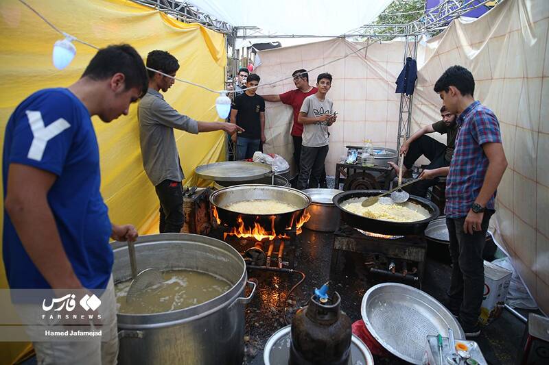 برپایی موکب های پذیرایی  در مهمانی 10 کیلومتری عید غدیر-خیابان ولیعصر(عج) 