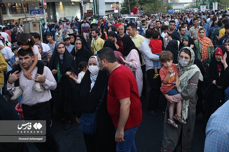  حضور پرشور مردم تهران در مهمانی 10 کیلومتری عید غدیر-خیابان ولیعصر(عج) 