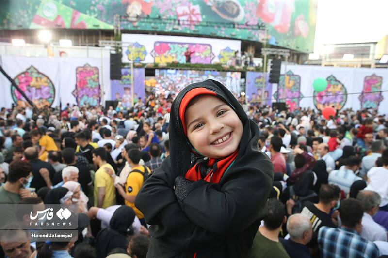 حضور کودکان و نوجوانان در مهمانی 10 کیلومتری عید غدیر-خیابان  ولیعصر(عج)تهران
