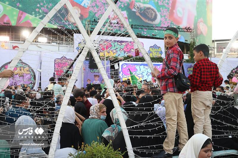  حضور پرشور مردم تهران در مهمانی 10 کیلومتری عید غدیر-میدان ولیعصر(عج) 