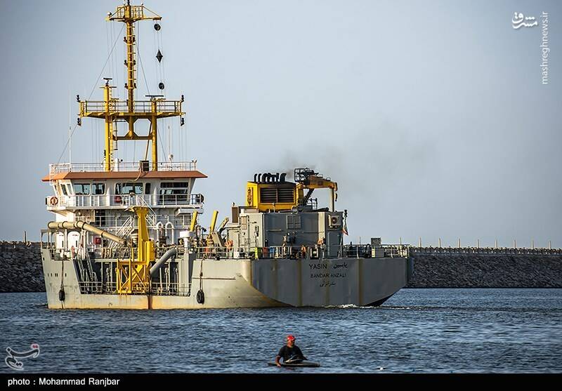 عکس/ ماهیگیری در پارک ساحلی بندر انزلی