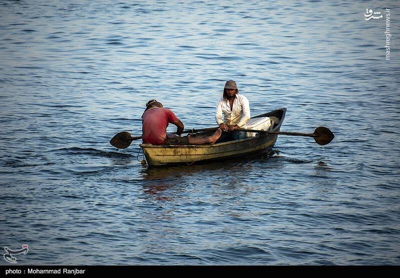عکس/ ماهیگیری در پارک ساحلی بندر انزلی