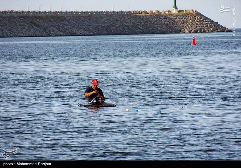 عکس/ ماهیگیری در پارک ساحلی بندر انزلی