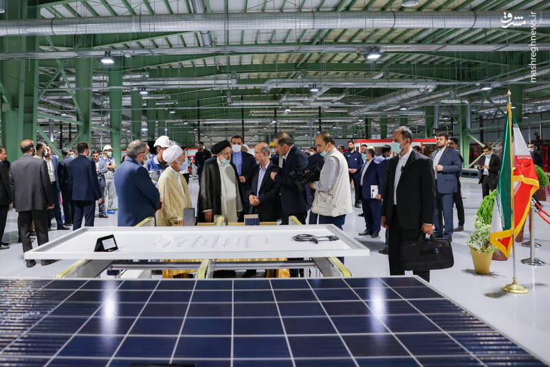با هر امری که امور مردم را دچار وقفه کند، مبارزه میکنیم/ افتتاح بزرگترین خط تولید پنلهای خورشیدی کشور در خمین