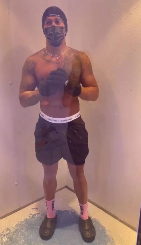 تمرین راننده مرسدس در سرمای ۱۱۰- درجه +عکس