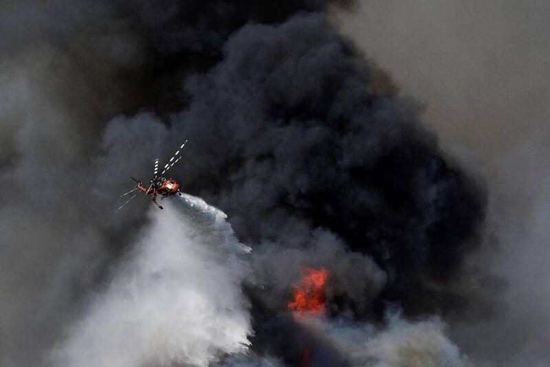 آمریکا در محاصره شعلههای افسار گسیخته آتش +فیلم