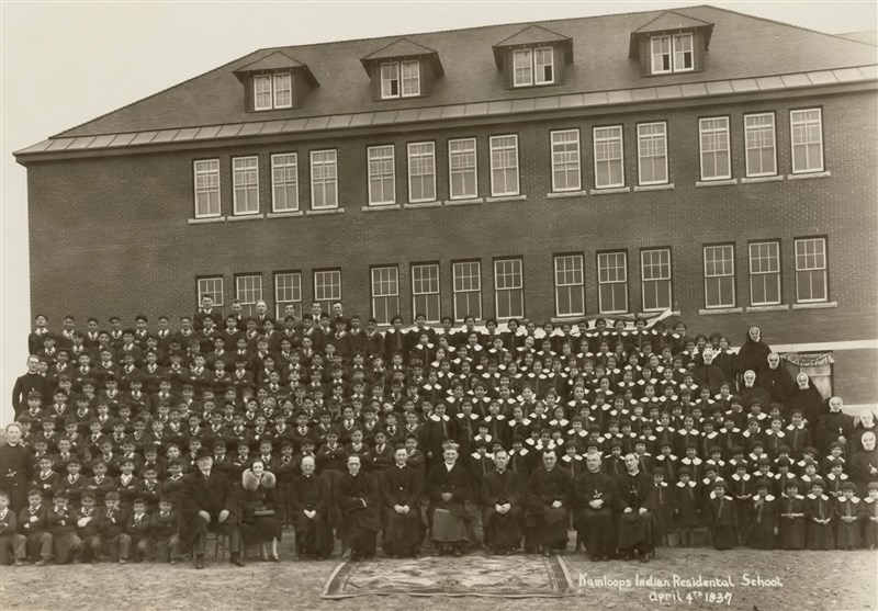 پاپ عذرخواهی کرد، ملکه انگلیس نه!