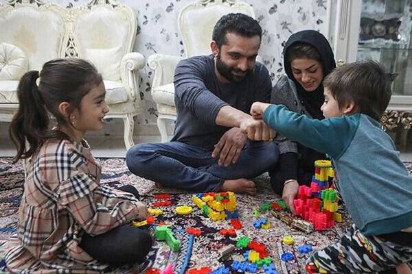 پوشش والدین در حضور بچه ها چگونه باشد؟