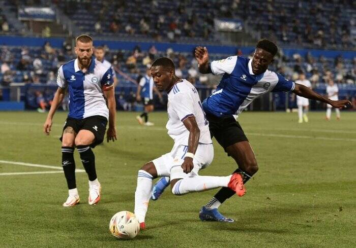 رئال به اندازه یک خط فاصله بزرگتر از بایرن است