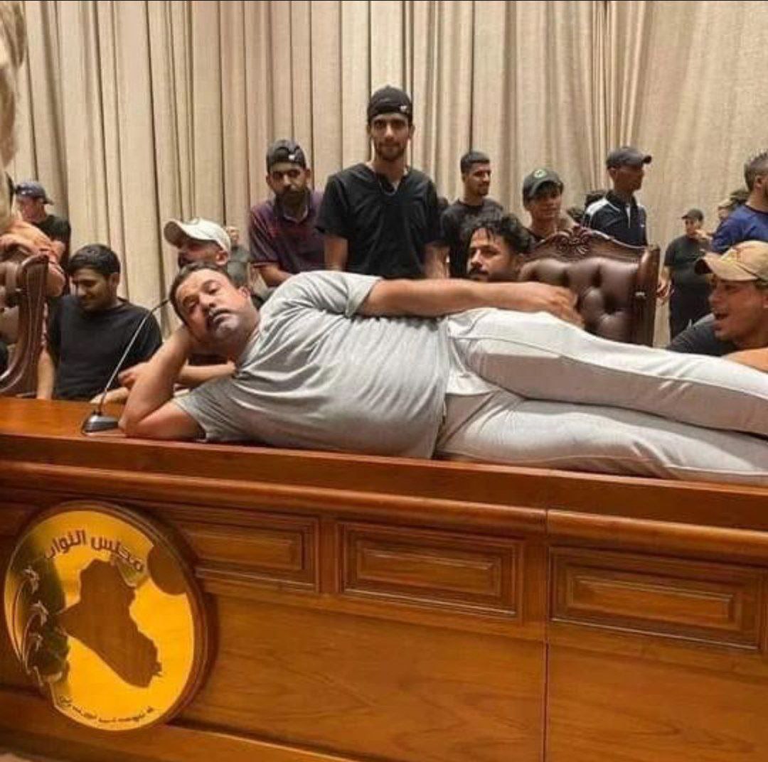 رجز خوانی برای کودتای خیابانی و حمله به مقر رهبران گروههای سیاسی شیعی/ آیا تلاشها برای به آشوب کشاندن جلسه سرنوشتساز پارلمان نتیجه میدهد؟ + عکس