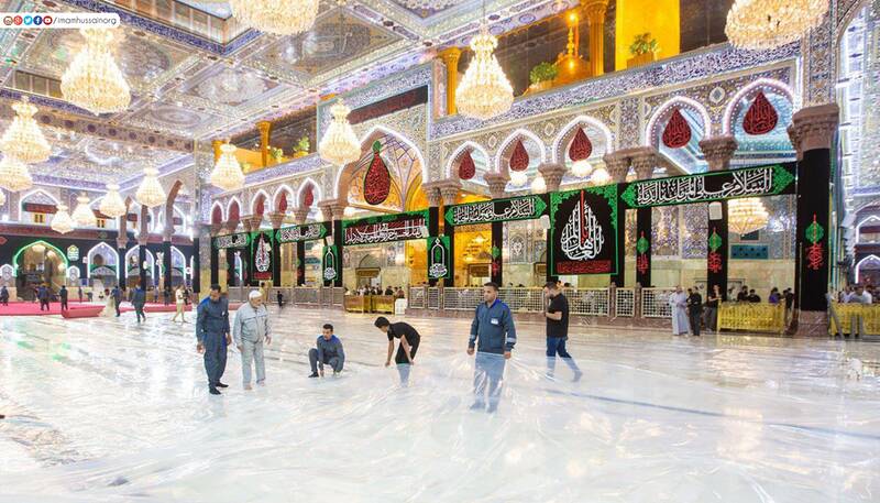پهن شدن موکت قرمز در تمامی صحنهای حرم امام حسین