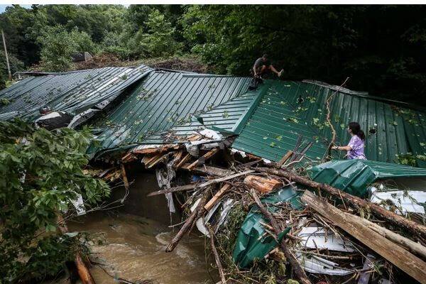 تلفات سیل کنتاکی آمریکا به ۲۵ نفر رسید+عکس