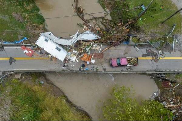 تلفات سیل کنتاکی آمریکا به ۲۵ نفر رسید+عکس