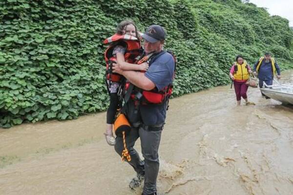 تلفات سیل کنتاکی آمریکا به ۲۵ نفر رسید+عکس