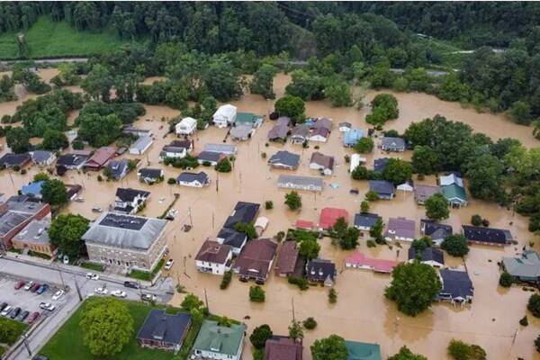 تلفات سیل کنتاکی آمریکا به ۲۵ نفر رسید+عکس