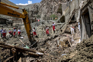 تعداد فوتیهای سیل فیروزکوه به ۱۳ نفر رسید سیل