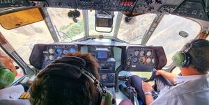 چرا بالگرد رئیس جمهور در باغ گردو فرود آمد؟/عکس های این جهادگر داوطلب ضد شایعه است +تصاویر چرا بالگرد رئیس جمهور در باغ گردو فرود آمد؟/عکس های این جهادگر داوطلب ضد شایعه است