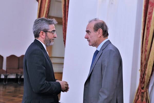 آمریکا: شعار دیپلماسی سر میدهیم، ولی تحریم هم میکنیم