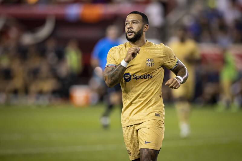 خروجیهای بارسلونا مشخص شدند/ دییونگ به رقیب منچستریونایتد میرود؟