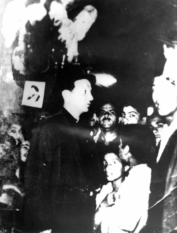 روزی که علم و کتلها به تصاویر امام خمینی مزین شد