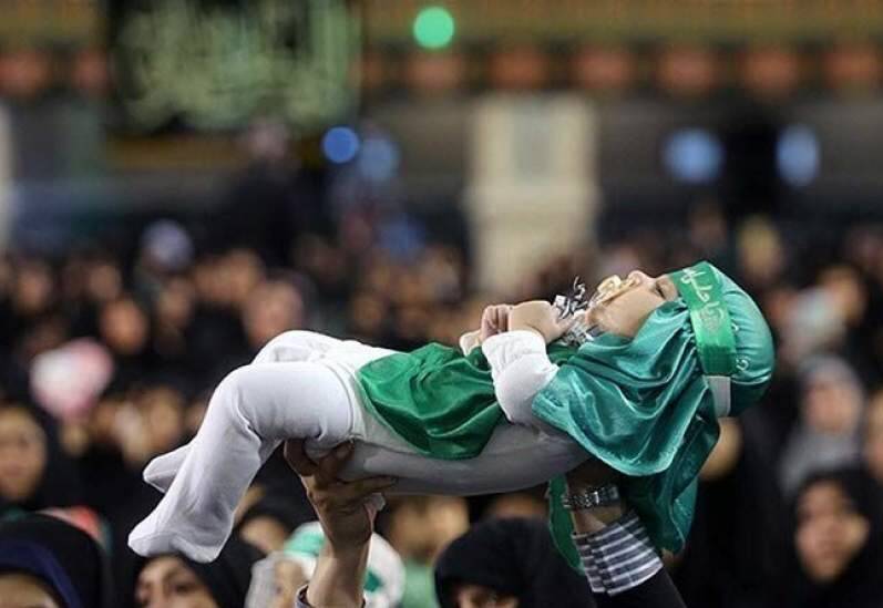 عزاداری مادرانه برای نوزاد کربلا