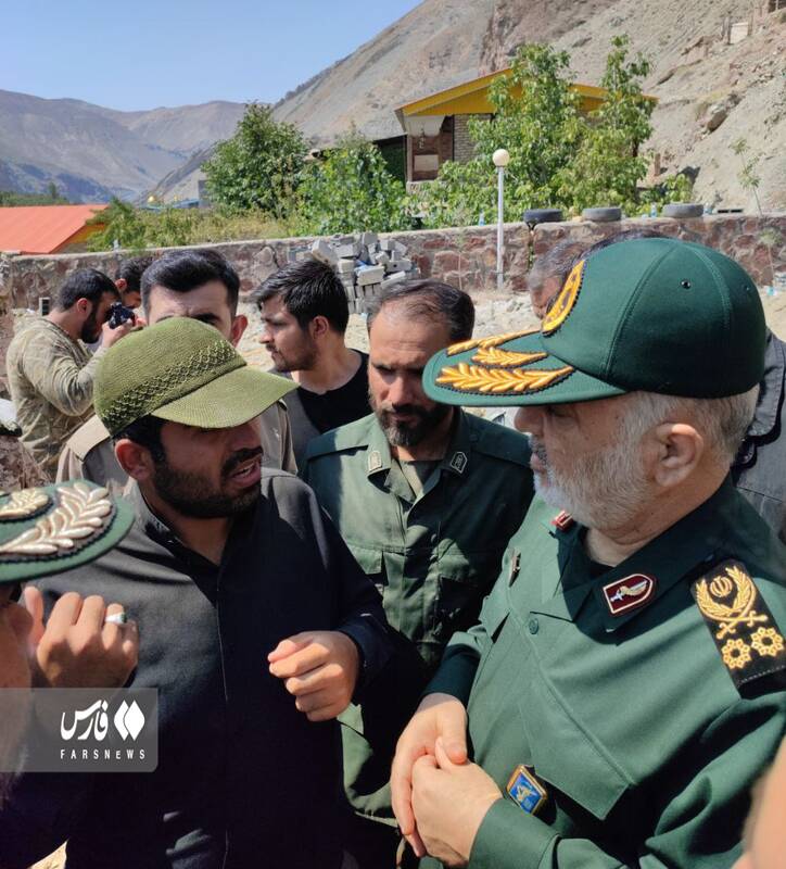 بازدید فرمانده کل سپاه از مناطق سیلزده فیروزکوه/ سرلشکر سلامی: تا ساماندهی کامل در کنارتان هستیم