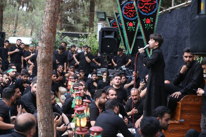 «یالثارات الحسین» دهه نودیها در کنار مزار شهدای گمنام +عکس