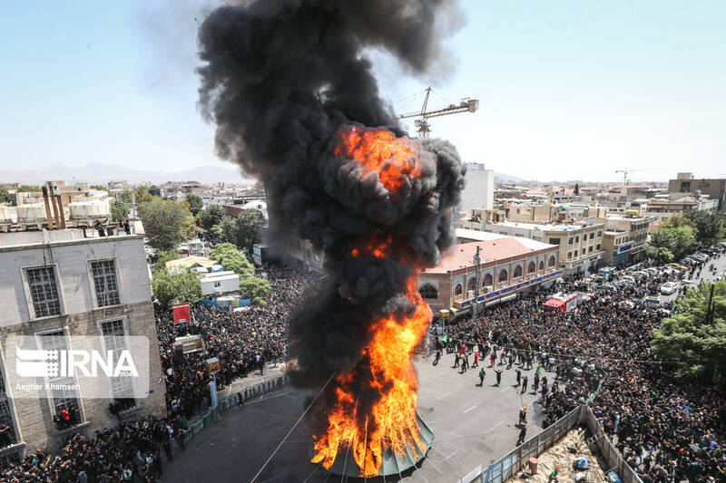 عکس/خیمه سوزان ظهر عاشورا در چهارراه گلوبندک