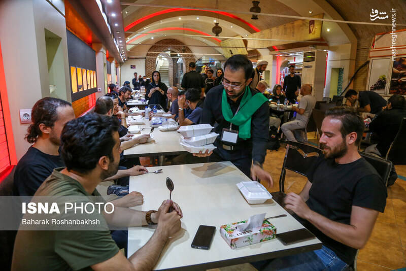 عکس/ حضور گردشگران خارجی در آیینهای محرم یزد