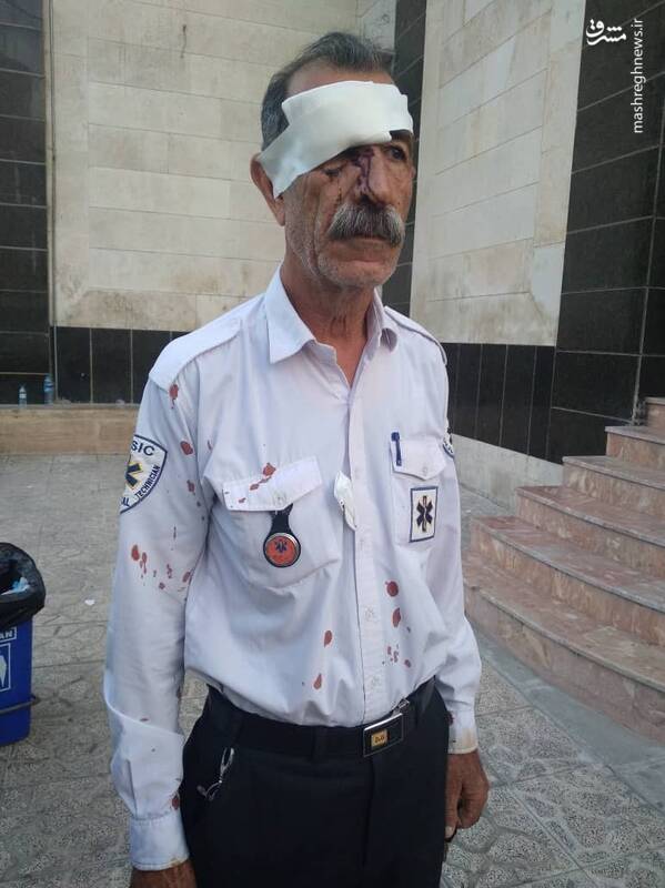 همراهان بیمار بینی نیروی اورژانس را شکستند +عکس