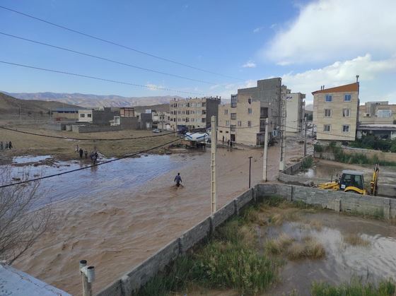 وقوع سیل در مناطقی از فیروزکوه/دو تیم ارزیاب هلال احمر اعزام شد +فیلم