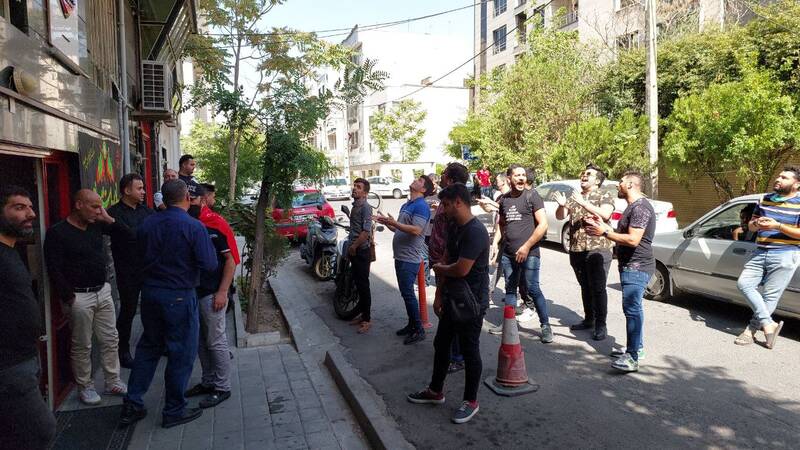 تجمع هواداران پرسپولیس و شعار علیه درویش/جدال لفظی با پیشکسوت سرخها + عکس