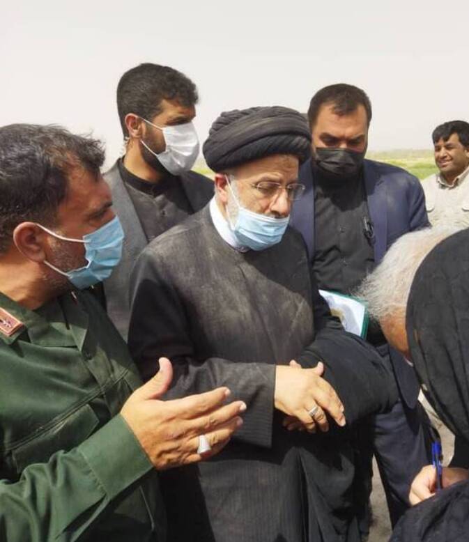 امید هرگز نمیمیرد، حتی در میان طوفان شن!/ روایتی کوتاه از دیدار روستاییان سیلزده کرمان با رئیس جمهور