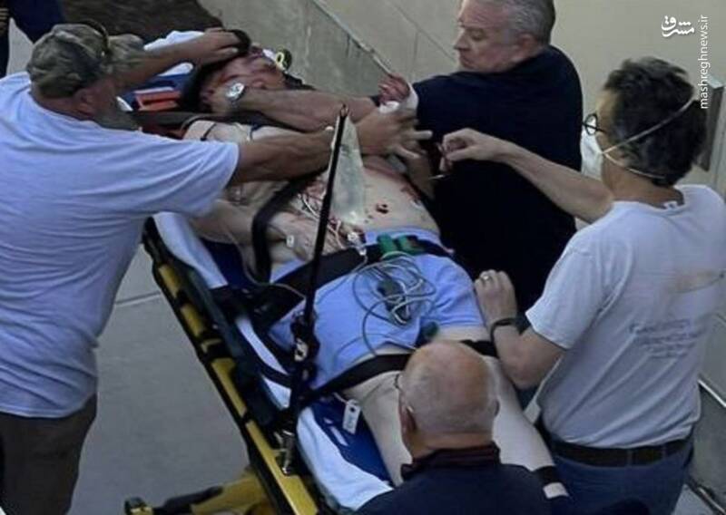 حمله به «سلمان رشدی» نویسنده مرتد در نیویورک/ وضعیت سلمان رشدی اورژانسی است +عکس و فیلم