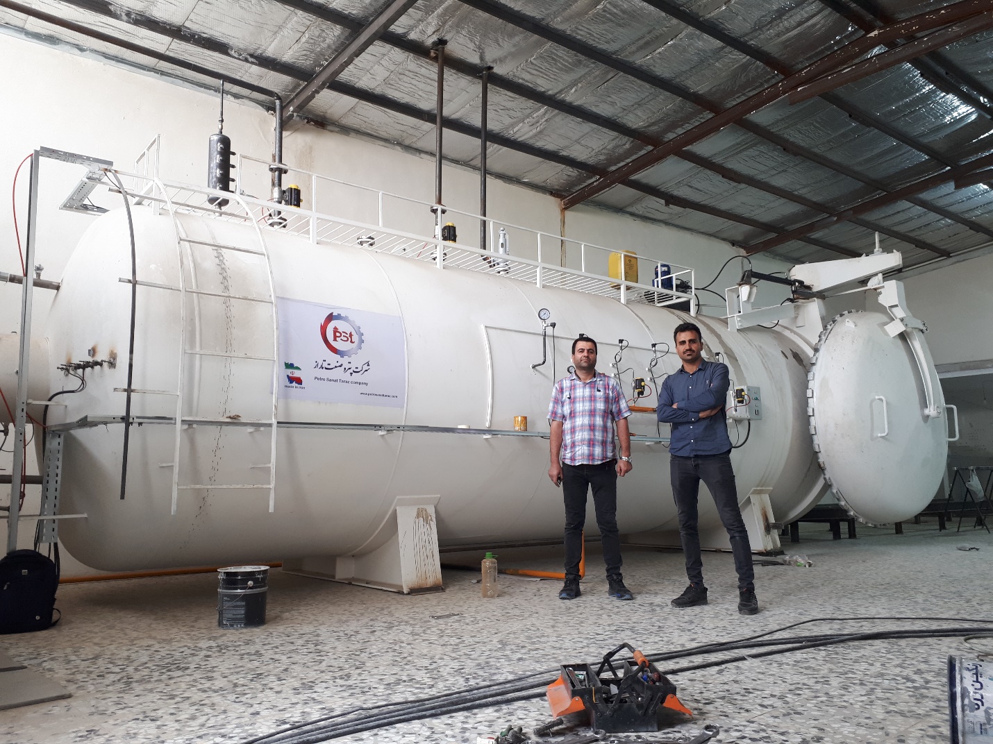 طراحی و ساخت اتوکلاو شیشه لمینت و ایمنی توسط شرکت پترو صنعت تاراز