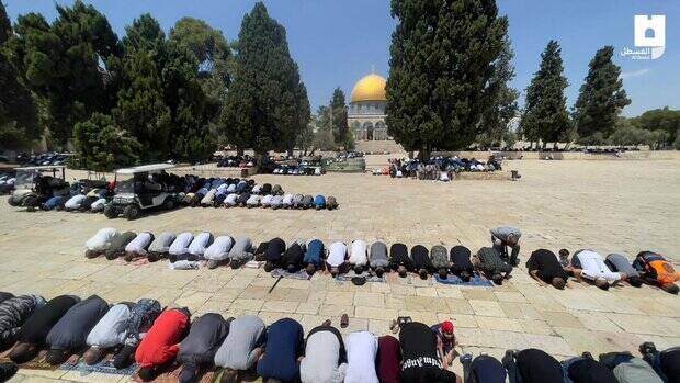 ۵۵ هزار فلسطینی در نماز جمعه مسجدالاقصی مشارکت کردند+ تصاویر