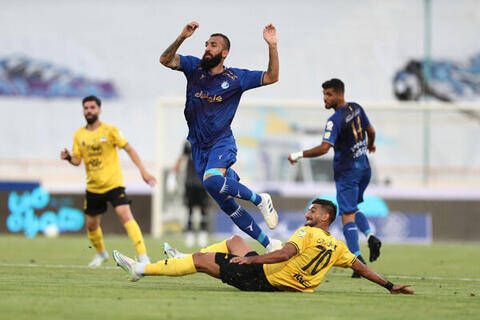 متأسفانه پنالتیهای استقلال دیده نمیشود/ ساپینتو با هوش بالای خودش موجب برد در انزلی شد