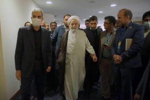 حاشیههای دوست داشتنی یک اجلاس/ از «اهدای تندیس به سردار» تا «پای درس استاد»