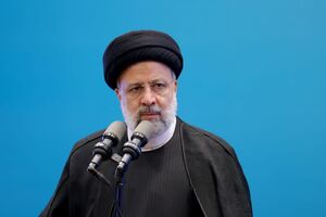 بازدید رئیسی از نمایشگاه پیشرفتهای طراحی هواپیما