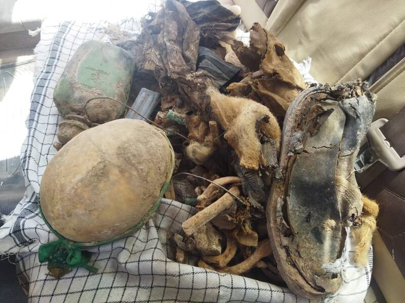 پیدا شدن پیکر شهید در شلمچه با قمقمه ساخت ایران +عکس و فیلم