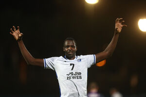 پیام «شیخ دیاباته» با پیراهن قرمز: به زودی تصمیم میگیرم